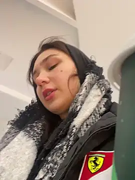 QuitieLia online show from December 16, 2024, 8:20 am