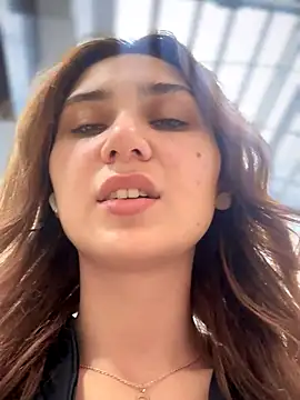 QuitieLia online show from October 18, 2025, 9:21 am