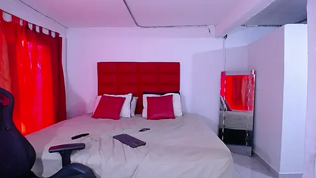 LyonGallego  online show from February 8, 2026, 9:40 pm