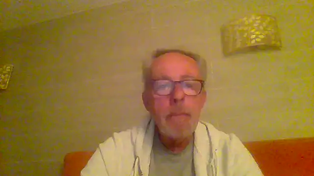 tuggy59 online show from April 13, 2026, 4:29 am