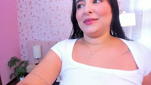 taylor bennet online show from November 30, 2025, 11:47 am