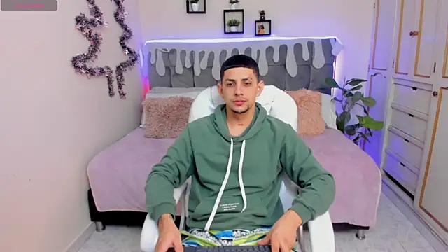 Alex cute77 online show from December 7, 2024, 12:02 pm