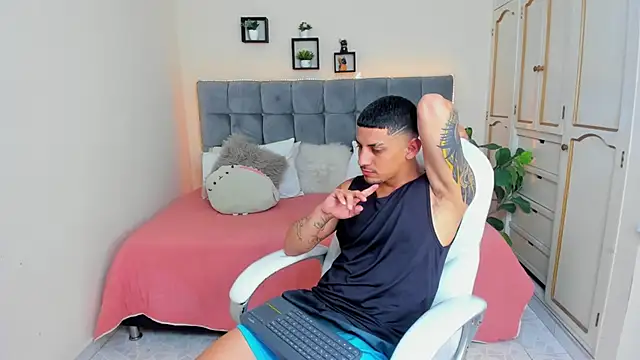 Alex cute77 online show from January 10, 2025, 2:55 pm