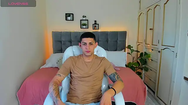 Alex cute77 online show from January 16, 2025, 12:09 pm