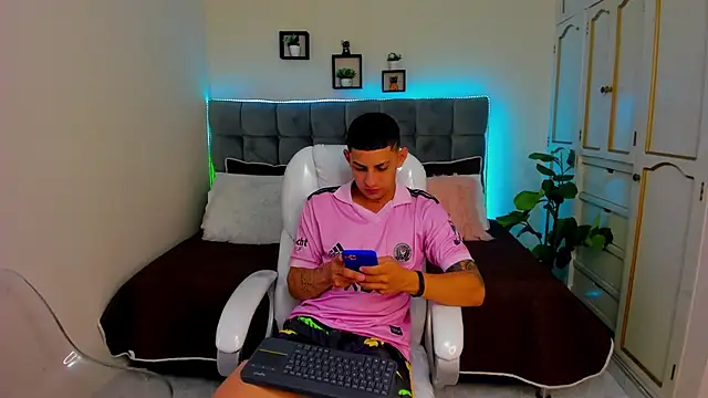 Alex cute77 online show from January 23, 2025, 12:09 pm