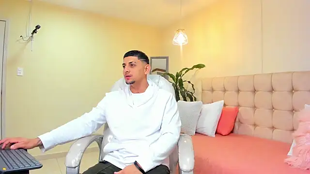 Alex cute77 online show from March 10, 2025, 12:26 pm