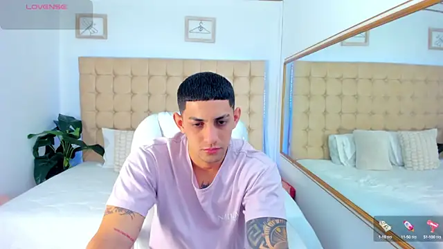 Alex cute77 online show from October 1, 2025, 12:33 pm