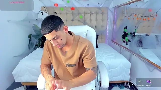 Alex cute77 online show from October 10, 2025, 12:04 pm