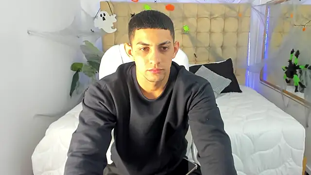 Alex cute77 online show from October 22, 2025, 12:49 pm