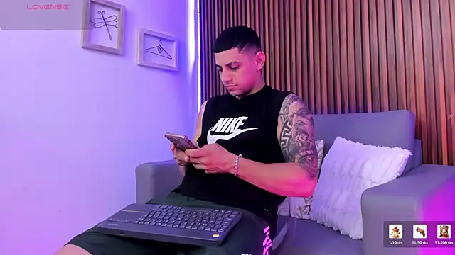 Alex cute77 online show from May 2, 2026, 1:49 pm