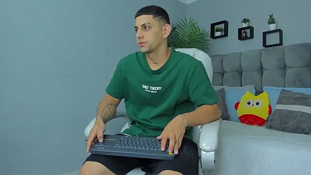 Alex cute77 online show from May 21, 2026, 12:12 pm