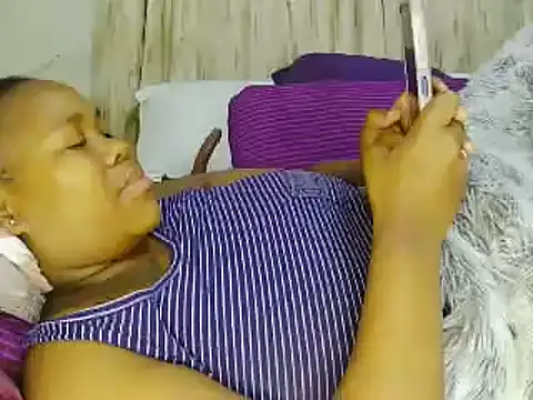 Real1SweetQueen online show from May 18, 2026, 6:47 pm