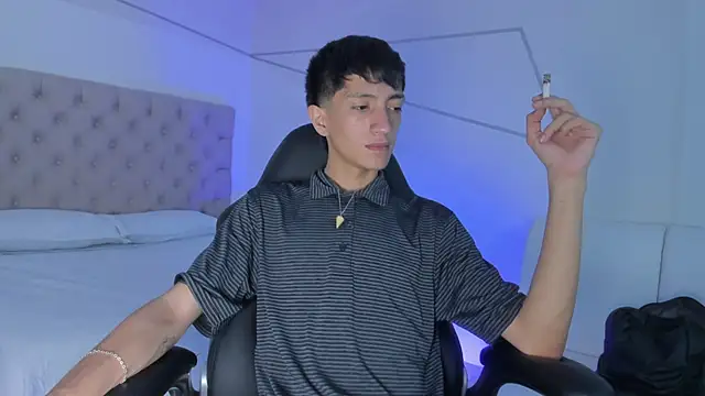 DereckCooperr online show from October 3, 2025, 8:50 pm