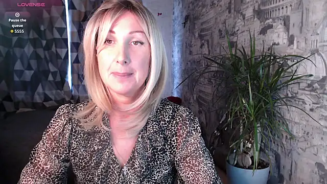 Snapshot of Ariel_the_mermaid chatting on October 23, 2025, 7:29 am Ariel the mermaid online show from October 23, 2025, 7:29 am