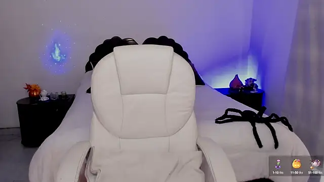 emilydolshe2 online show from October 7, 2025, 2:36 pm