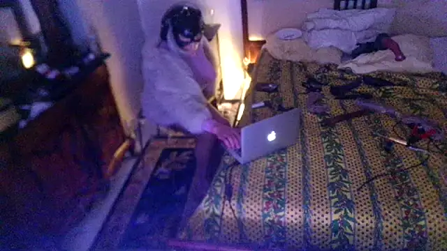 Snapshot of CharlotteVixxens chatting on April 30, 2026, 12:17 am CharlotteVixxens online show from April 30, 2026, 12:17 am