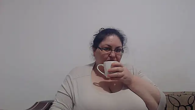 Nykyxo online show from May 8, 2026, 3:28 pm