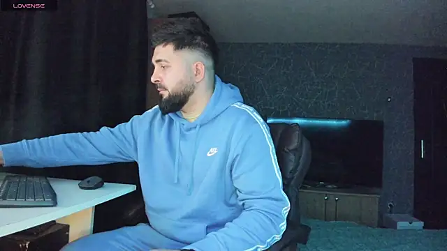 Eduu2322 online show from January 9, 2025, 11:34 pm