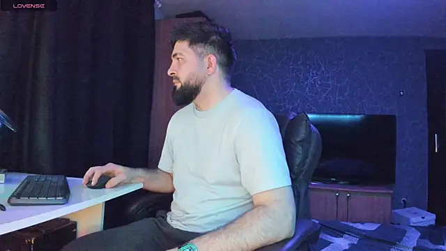 Eduu2322 online show from January 25, 2025, 9:35 pm