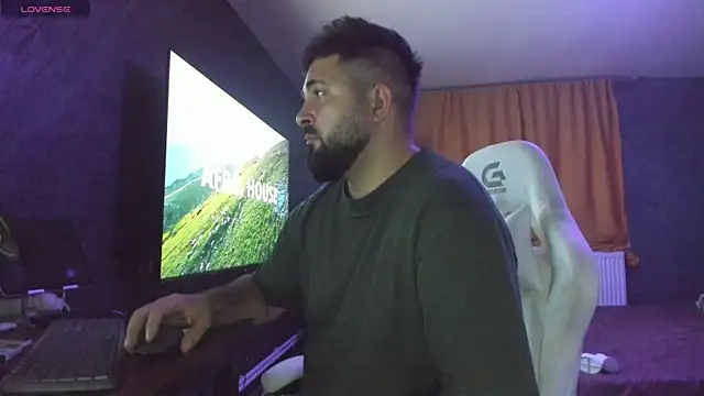 Eduu2322 online show from November 7, 2025, 9:59 pm