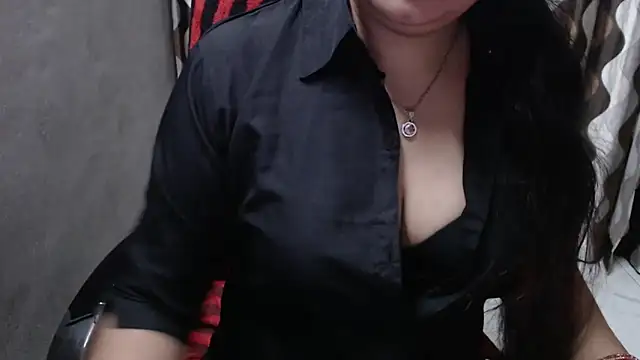 Snapshot of Kaur_Jannat chatting on December 17, 2024, 9:16 pm Kaur Jannat online show from December 17, 2024, 9:16 pm