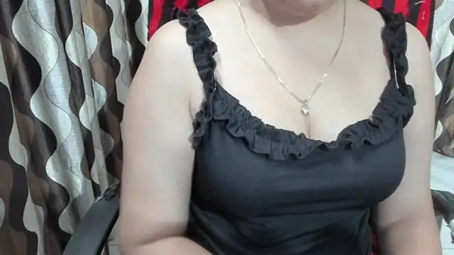 Snapshot of Kaur_Jannat chatting on October 5, 2025, 5:44 pm Kaur Jannat online show from October 5, 2025, 5:44 pm