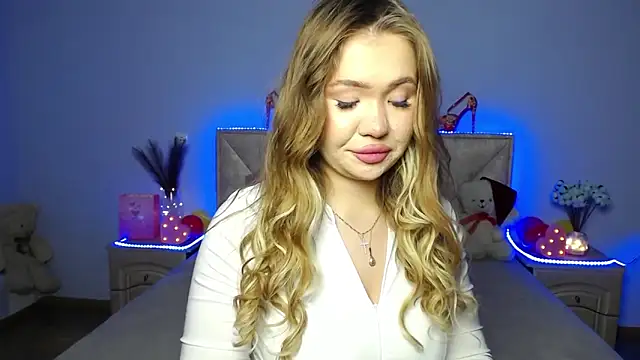 StacyYellig online show from January 18, 2025, 4:04 am