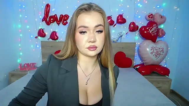 StacyYellig online show from February 17, 2025, 3:09 pm