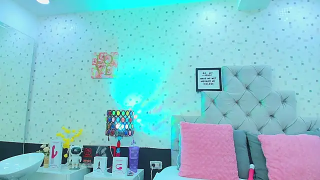 JulietaReyess online show from November 15, 2025, 11:51 am