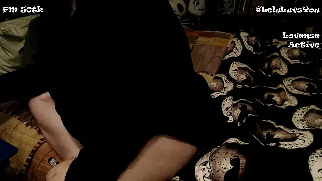 Snapshot of LeluLuvsYou chatting on December 19, 2024, 4:45 am LeluLuvsYou online show from December 19, 2024, 4:45 am