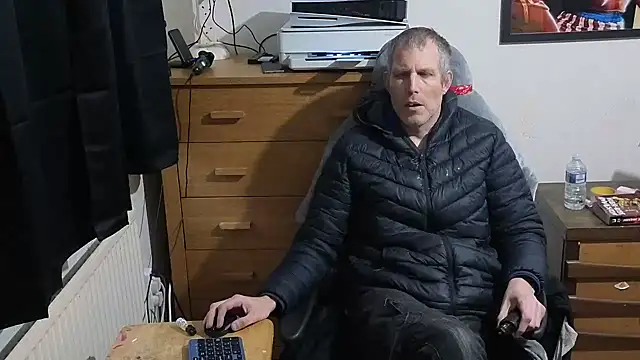 tall guy323 online show from January 22, 2025, 4:33 pm