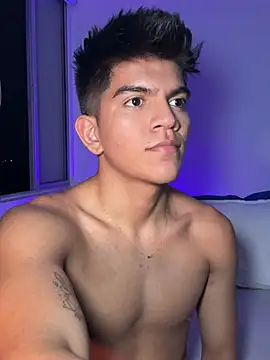 Snapshot of santiago_01 chatting on December 10, 2024, 4:13 am santiago 01 online show from December 10, 2024, 4:13 am