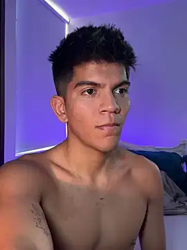 Snapshot of santiago_01 chatting on December 10, 2024, 9:11 pm santiago 01 online show from December 10, 2024, 9:11 pm