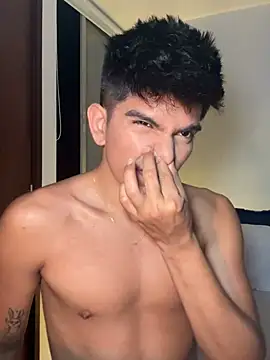 Snapshot of santiago_01 chatting on December 13, 2024, 2:43 am santiago 01 online show from December 13, 2024, 2:43 am