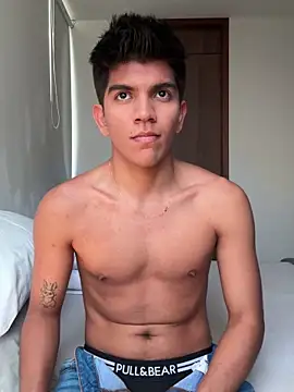 Snapshot of santiago_01 chatting on December 17, 2024, 10:22 pm santiago 01 online show from December 17, 2024, 10:22 pm