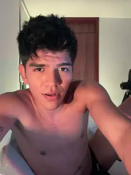 Snapshot of santiago_01 chatting on December 23, 2024, 12:46 am santiago 01 online show from December 23, 2024, 12:46 am