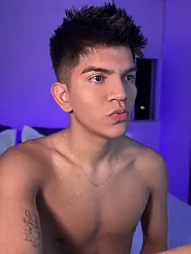 Snapshot of santiago_01 chatting on January 17, 2025, 12:53 am santiago 01 online show from January 17, 2025, 12:53 am