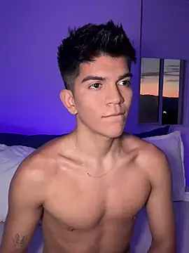 Snapshot of santiago_01 chatting on January 19, 2025, 11:21 pm santiago 01 online show from January 19, 2025, 11:21 pm