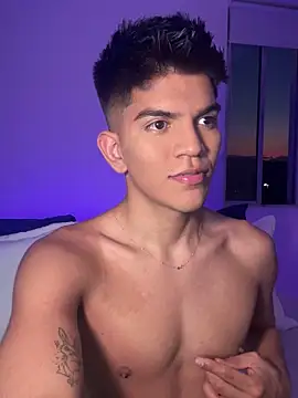 Snapshot of santiago_01 chatting on January 21, 2025, 11:24 pm santiago 01 online show from January 21, 2025, 11:24 pm