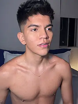 Snapshot of santiago_01 chatting on January 23, 2025, 5:13 am santiago 01 online show from January 23, 2025, 5:13 am