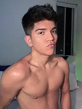 Snapshot of santiago_01 chatting on February 2, 2025, 4:26 am santiago 01 online show from February 2, 2025, 4:26 am