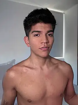 Snapshot of santiago_01 chatting on February 6, 2025, 10:10 pm santiago 01 online show from February 6, 2025, 10:10 pm