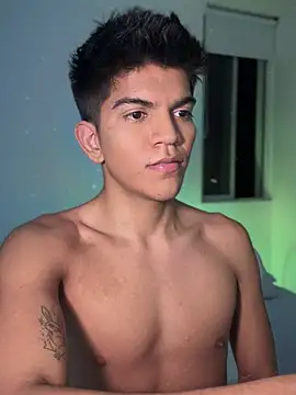 Snapshot of santiago_01 chatting on February 7, 2025, 4:59 am santiago 01 online show from February 7, 2025, 4:59 am