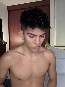 Snapshot of santiago_01 chatting on March 19, 2025, 12:04 am santiago 01 online show from March 19, 2025, 12:04 am