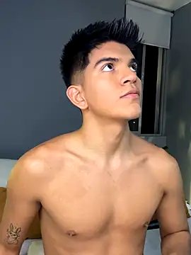 Snapshot of santiago_01 chatting on September 26, 2025, 1:09 am santiago 01 online show from September 26, 2025, 1:09 am