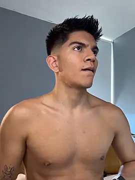 Snapshot of santiago_01 chatting on November 7, 2025, 7:47 pm santiago 01 online show from November 7, 2025, 7:47 pm