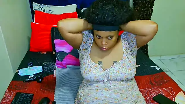 THESHORTQUEEN online show from December 17, 2025, 2:28 am