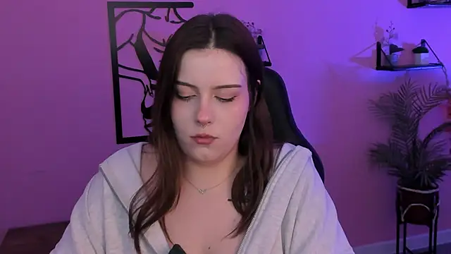 CoralineKeyns online show from March 6, 2025, 11:58 am