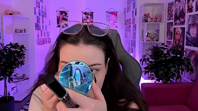 CoralineKeyns online show from November 10, 2025, 2:32 am