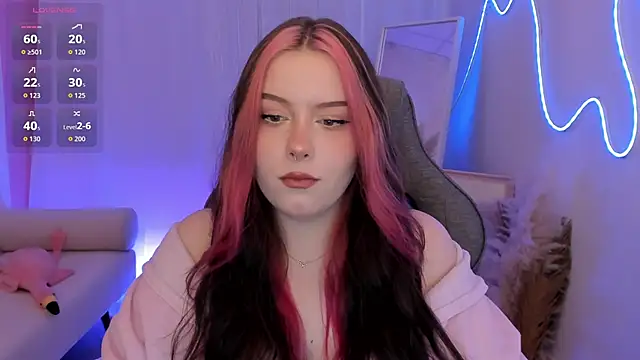 CoralineKeyns online show from April 17, 2026, 5:32 am